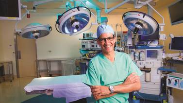 Cirujano de Costa Rica destaca en trasplantes de vísceras en Estados Unidos 