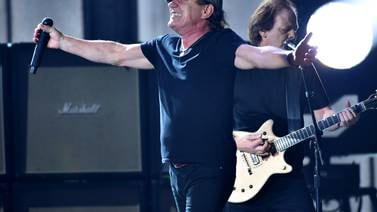 Grammy 2015 subieron su telón con AC/DC en el escenario