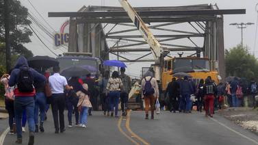 Puente metálico en Cartago reabrirá para vehículos livianos y buses el viernes 11 