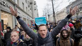 Policía detiene al opositor ruso Alexei Navalni en multitudinaria manifestación