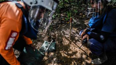 Exguerrilleros de las FARC ahora eliminan minas en Colombia