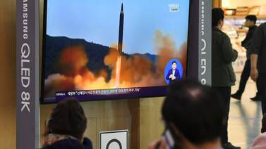 Corea del Norte prueba un lanzador múltiple de misiles   