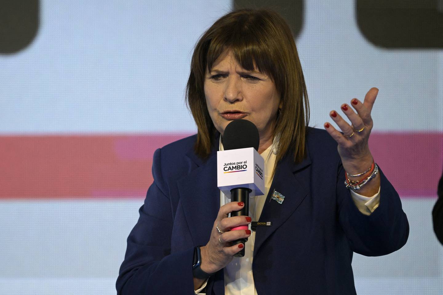 La precandidata presidencial argentina por el partido Juntos por el Cambio, Patricia Bullrich, habla después de derrotar a Horacio Rodríguez Larreta en las elecciones primarias en la sede de Juntos por el Cambio.