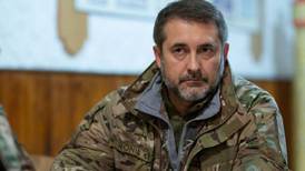Fuerzas ucranianas reciben orden de retirarse de localidad clave del este 