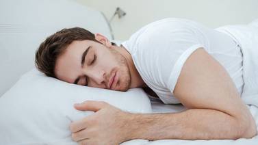 Método japonés de relajación para dormir bien, según experto