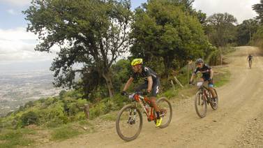 Cruzar el Cerro de la Muerte en tres días es el nuevo desafío para los amantes del ciclismo de montaña
