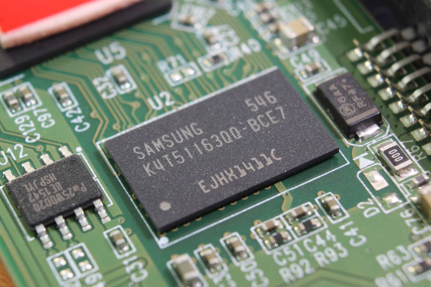 The United States will give Samsung $6.4 billion to finance a semiconductor factory in Texas