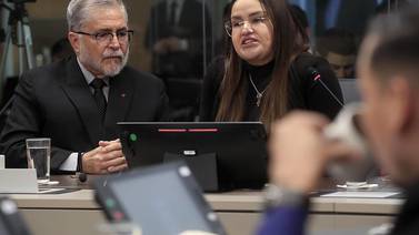 Ministra de Salud, Joselyn Chacón, se contradice sobre vínculos con Piero Calandrelli