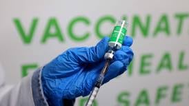 Universidad de Oxford evaluará si se puede combinar dosis de vacunas diferentes contra la covid-19