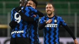 Inter arrebata el liderato en Italia