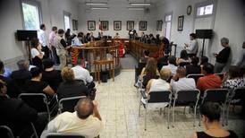 Airados reclamos obligan a suspender sesión del Concejo de Alajuela 