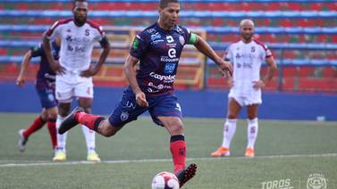 Fútbol de Costa Rica extraña jugadores en dos posiciones claves
