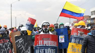 Tres muertos en medio de protestas que completan un mes de estallido social en Colombia
