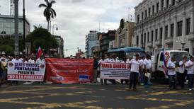 Taxistas marchan hacia la Sala IV en contra de acción de inconstitucionalidad