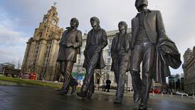 Inauguran estatua de Los Beatles en Liverpool