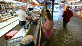 Venecia sigue afectada por embate de la marea alta