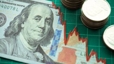 Presidente Chaves defiende precio del dólar ante críticas de afectados