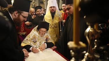 Patriarca de Constantinopla confirma creación de Iglesia ortodoxa de Ucrania