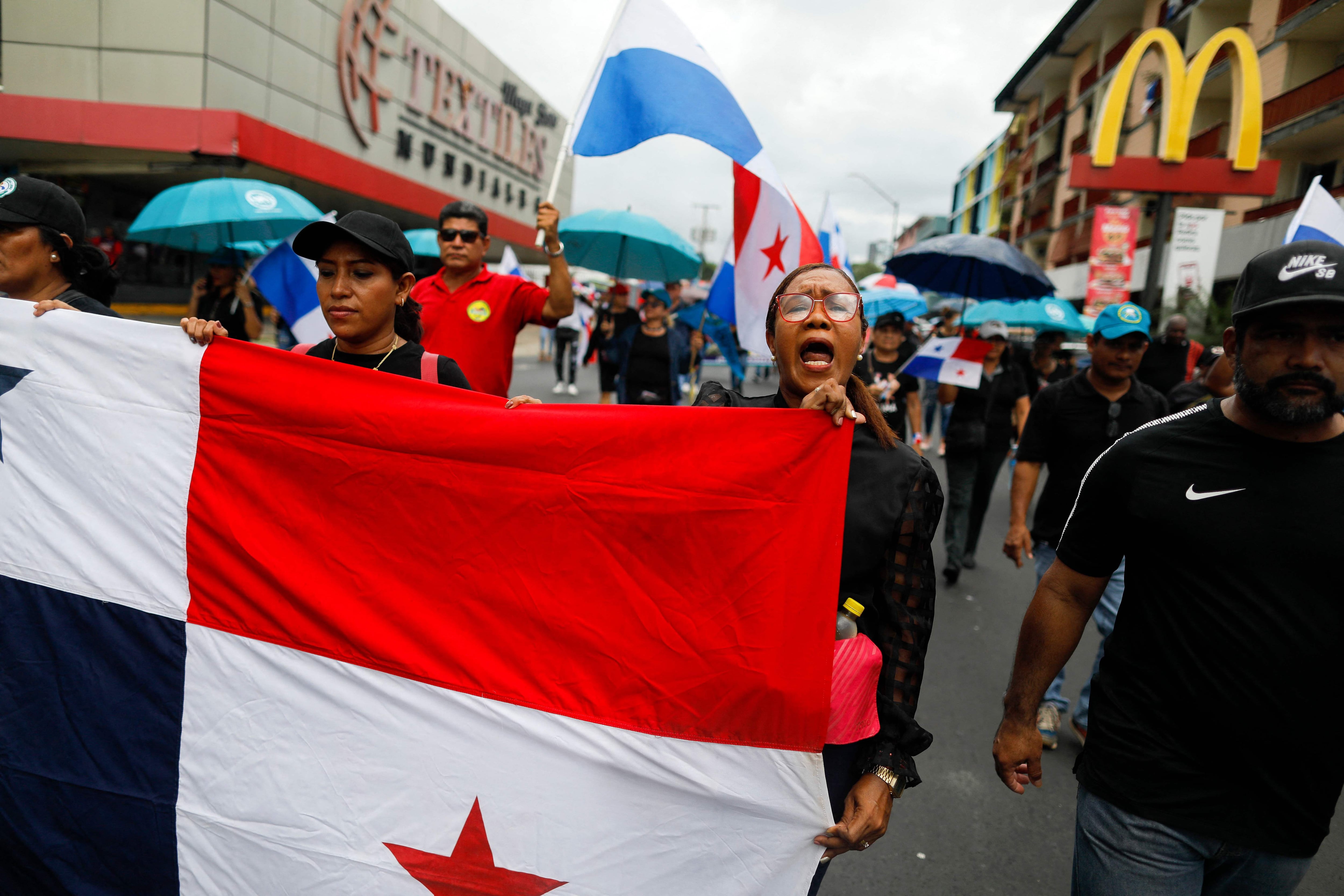 Más de un millar de detenidos dejan protestas en Panamá contra minera canadiense