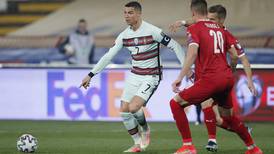 Portugal dejó ir ventaja ante Serbia, con el enojo de Cristiano Ronaldo