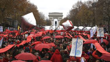 Manifestantes llenaron calles de París en pro del clima