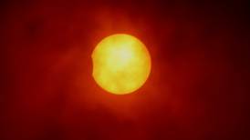 Así se vivió el eclipse parcial de Sol desde Santa Ana 