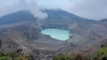 Visitantes del volcán Poás ya pueden caminar por sendero de laguna Botos