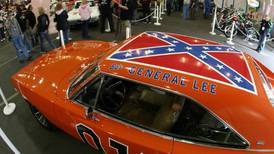 Retirarán bandera confederada del auto de 'Los dukes de Hazzard'