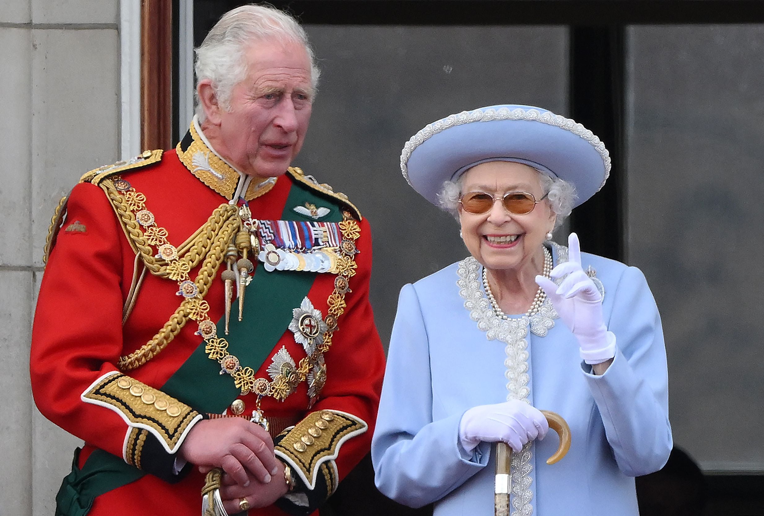 Carlos III es el hijo mayor de la reina Isabel II. 