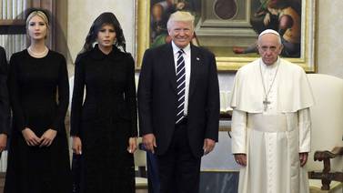 Papa Francisco pide a Donald Trump que trabaje por la paz