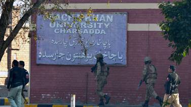 Al menos 21 muertos en ataque a universidad de Pakistán