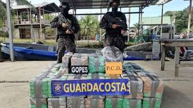 Autoridades detienen lancha con 609 kilos de cocaína y 14 kilos de marihuana en Limón