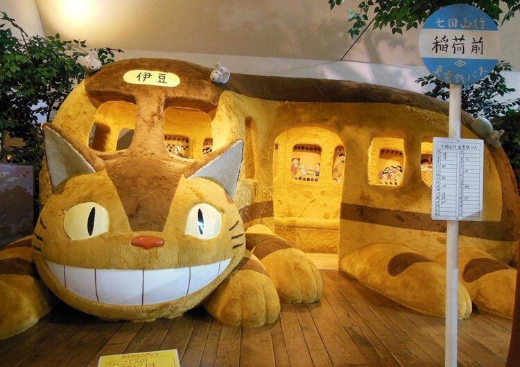 El Museo Ghibli presenta la oportunidad de subirse en el GatoBus, ícono infaltable de la pelíula 'Mi vecino Totoro'. Foto: FB