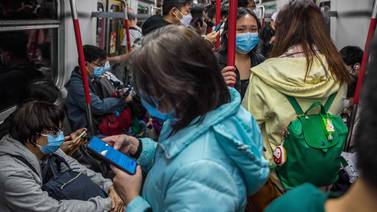 Extranjeros se unen al éxodo de Hong Kong ante restricciones por coronavirus  