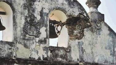Serios daños en estructura obligan a cierre de iglesia colonial
