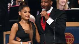 Denuncian acoso a Ariana Grande en el velorio de la cantante Aretha Franklin