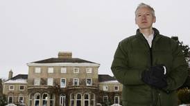 Ecuador protegerá a Assange mientras peligren sus derechos