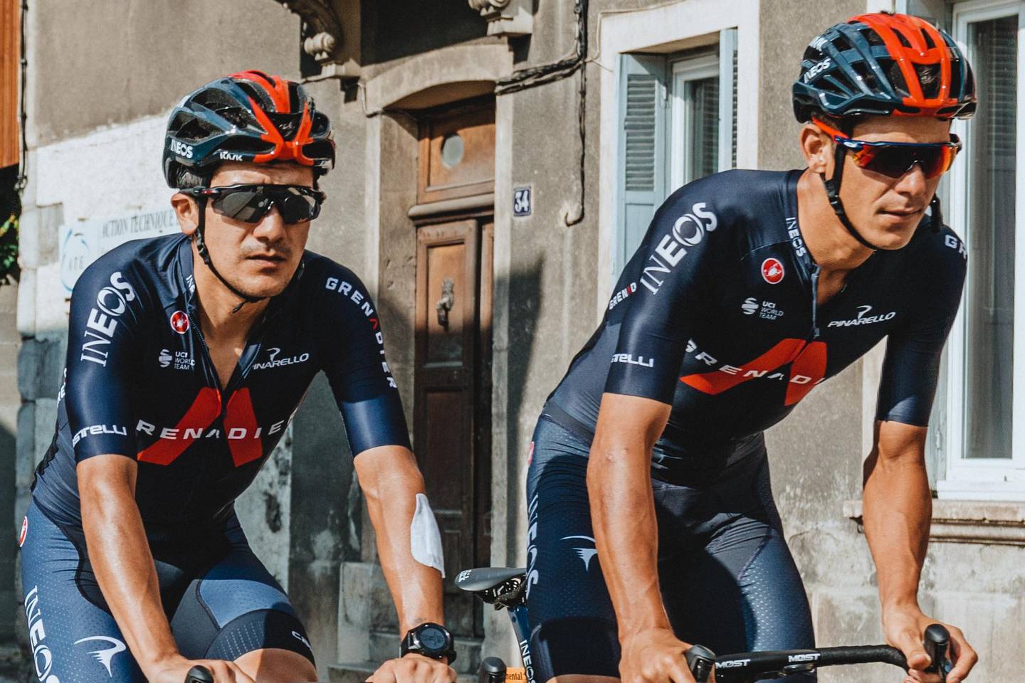 Andrey Amador (derecha) y Richard Carapaz optaron por darle protagonismo al Ineos en la etapa 16 del Tour de Francia, al iniciar la tercera semana de la competencia. Fotografía: Getty Sports / Ineos