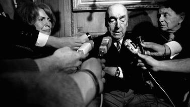 Encuentran 20 poemas inéditos de Neruda