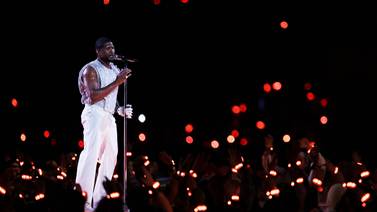 Usher afrontó el reto titánico del Super Bowl de la mano de Alicia Keys, HER, Lil Jon y Ludacris