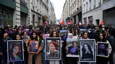 Inculpan por crimen xenófobo a presunto asesino de tres kurdos en París