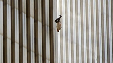 Quién era el hombre de la foto ‘The Falling Man’, acaso la imagen más simbólica del 9/11