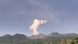 Volcán Rincón de la Vieja lanza erupción con 1.500 metros de altura