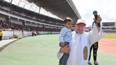 35 mil niños disfrutaron de la fiestota que organizó el padre Sergio Valverde