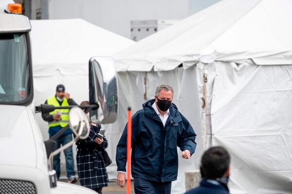 New York City Mayor Bill De Blasio wears a mask while visiting a temporary hospital located at the USTA Billie Jean King National Tennis Center during the outbreak of the novel coronavirus (which causes COVID-19), in the Queens borough on April 10, 2020 in New York City. (Photo by Johannes EISELE / AFP)