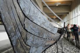 Herreros daneses reconstruyen un barco vikingo para descifrar sus secretos