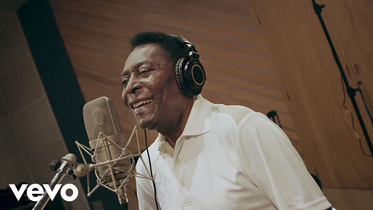 Pelé siempre disfrutó de la música. Escribía sambas, incluso cuando andaba de gira con la selección de fútbol de su país. Foto: VEVO