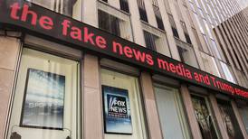 Colaborador acusa a Fox News de divulgar acusaciones falsas  contra  los demócratas