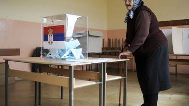 ‘Compra de votos’ y ‘relleno de urnas’: Repetirán elecciones en capital serbia por supuestas irregularidades