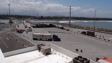 Cámaras denuncian presuntas ineficiencias en servicio portuario de APM Terminals